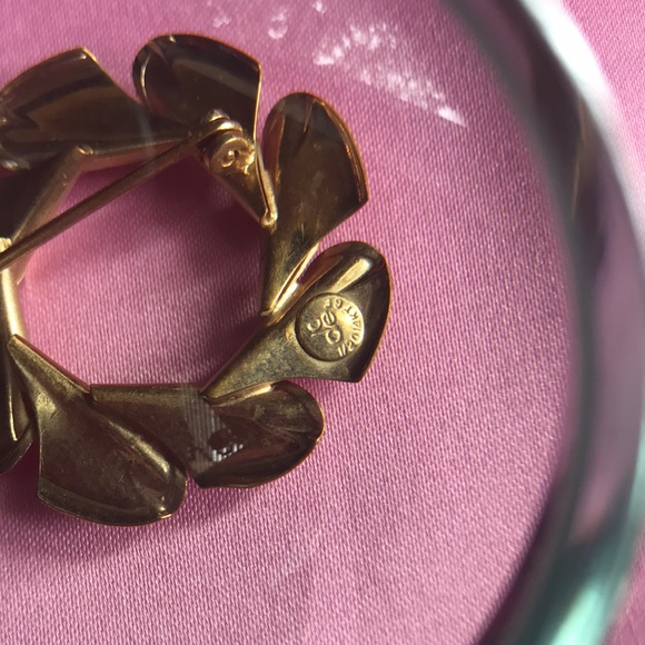 Unique Vintage Classic Leafy Wreath Shape 14kt/1/20 Gold filled, signed brooch. - Picture 5 of 8